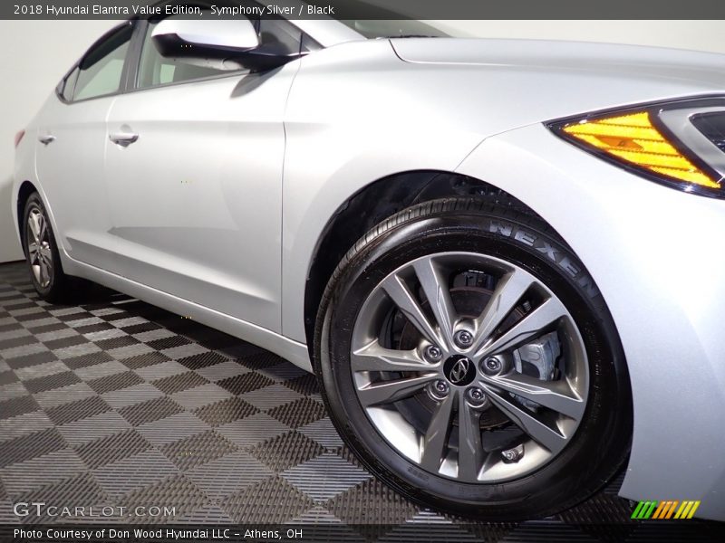 Symphony Silver / Black 2018 Hyundai Elantra Value Edition