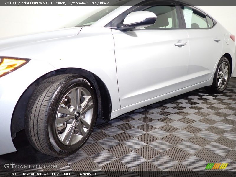 Symphony Silver / Black 2018 Hyundai Elantra Value Edition