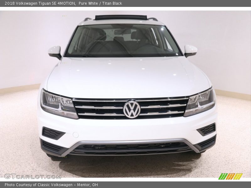 Pure White / Titan Black 2018 Volkswagen Tiguan SE 4MOTION