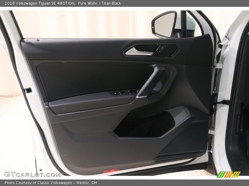 Pure White / Titan Black 2018 Volkswagen Tiguan SE 4MOTION