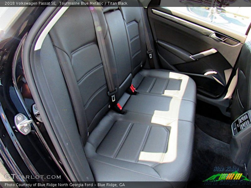 Tourmaline Blue Metallic / Titan Black 2018 Volkswagen Passat SE