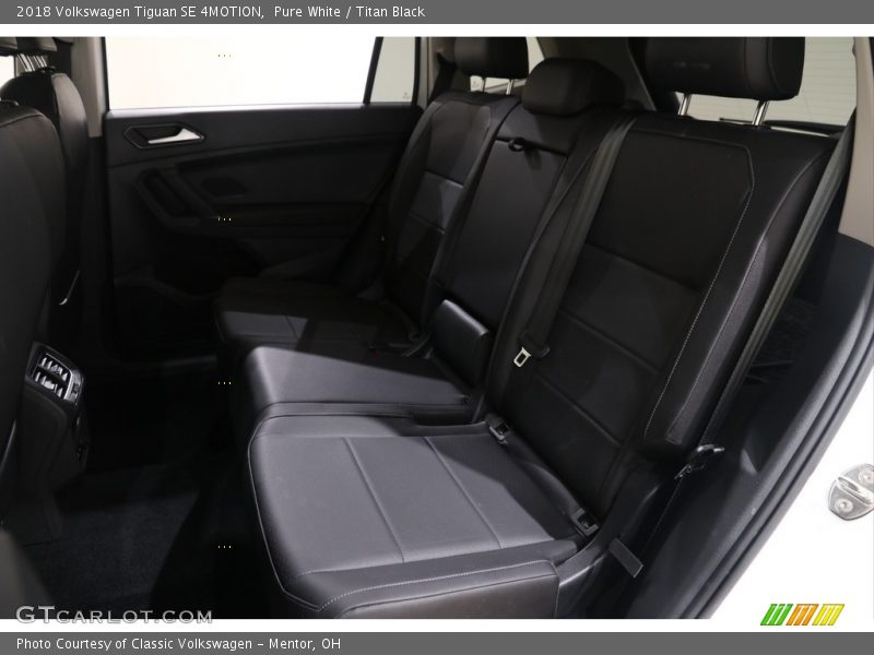 Pure White / Titan Black 2018 Volkswagen Tiguan SE 4MOTION