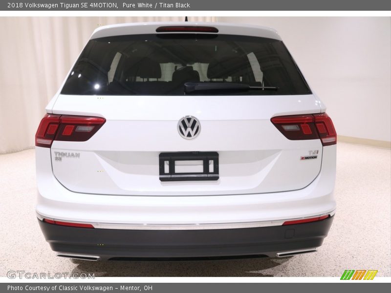 Pure White / Titan Black 2018 Volkswagen Tiguan SE 4MOTION