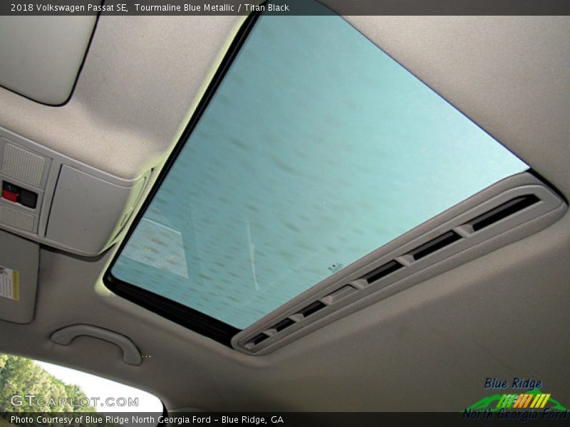 Tourmaline Blue Metallic / Titan Black 2018 Volkswagen Passat SE