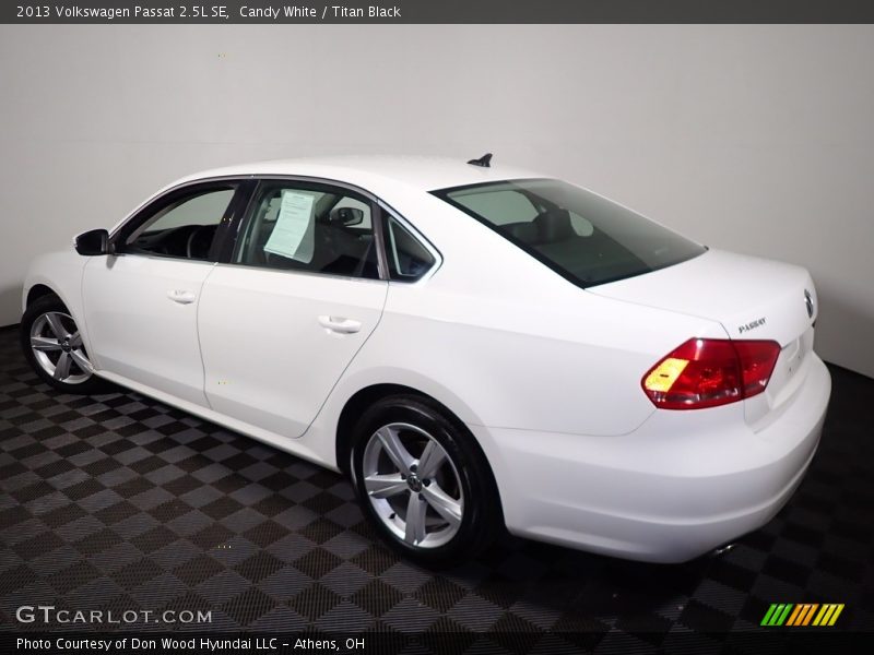 Candy White / Titan Black 2013 Volkswagen Passat 2.5L SE