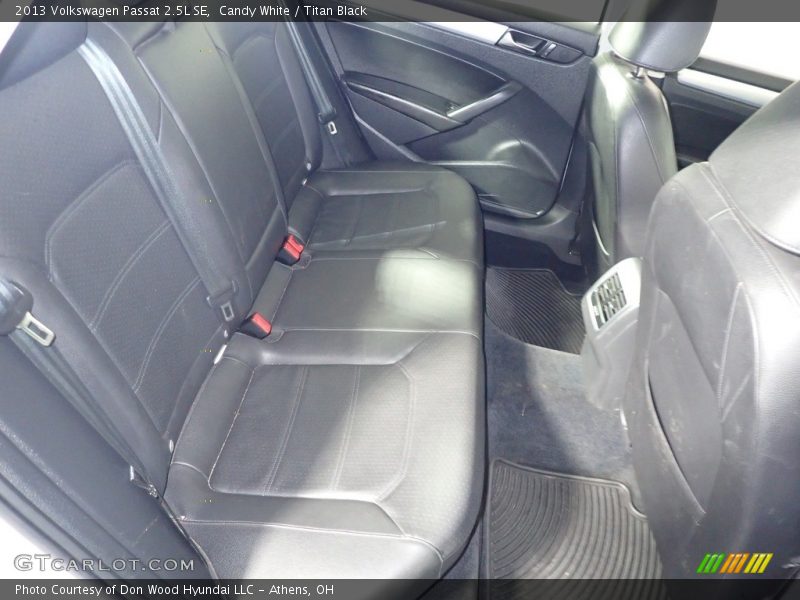Candy White / Titan Black 2013 Volkswagen Passat 2.5L SE