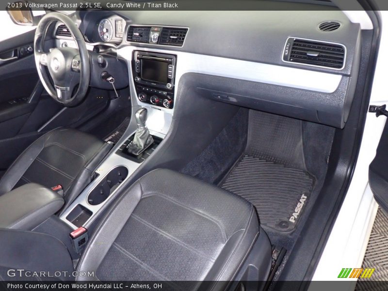 Candy White / Titan Black 2013 Volkswagen Passat 2.5L SE