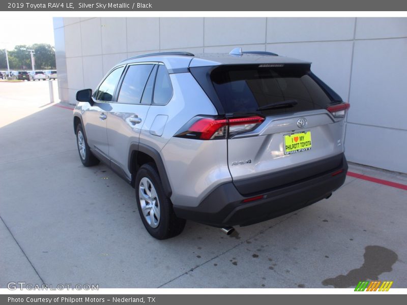 Silver Sky Metallic / Black 2019 Toyota RAV4 LE