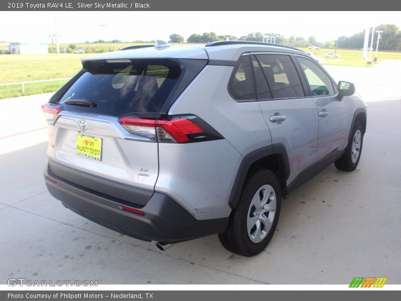 Silver Sky Metallic / Black 2019 Toyota RAV4 LE