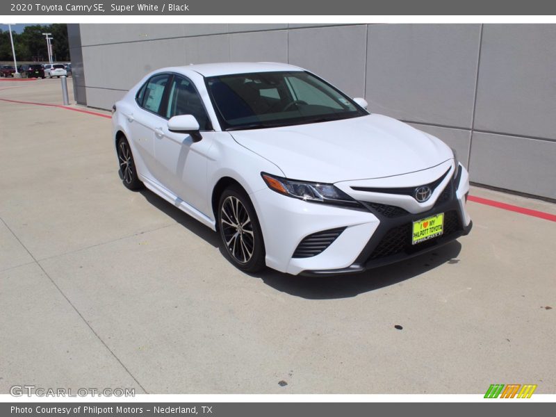 Super White / Black 2020 Toyota Camry SE