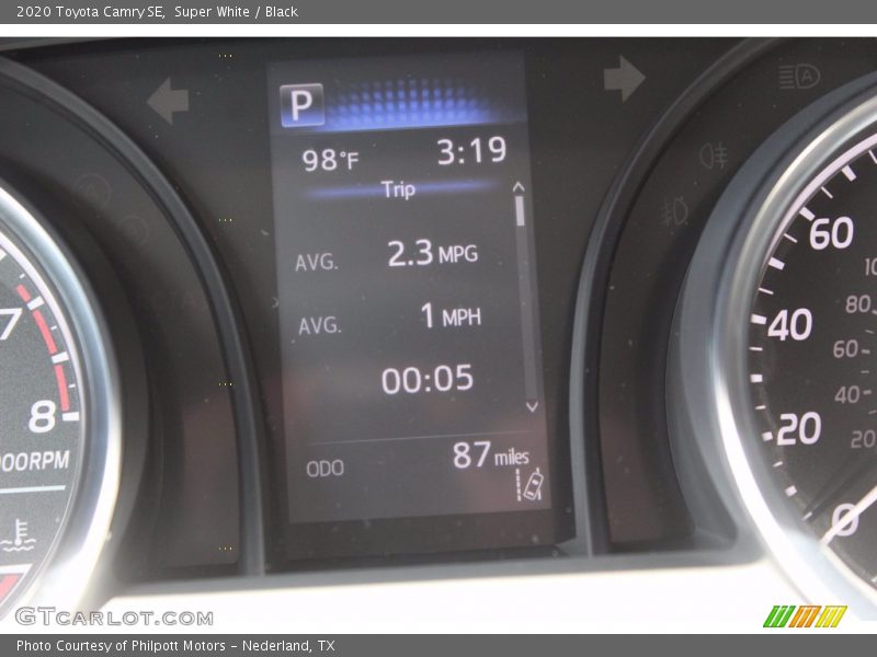 Super White / Black 2020 Toyota Camry SE