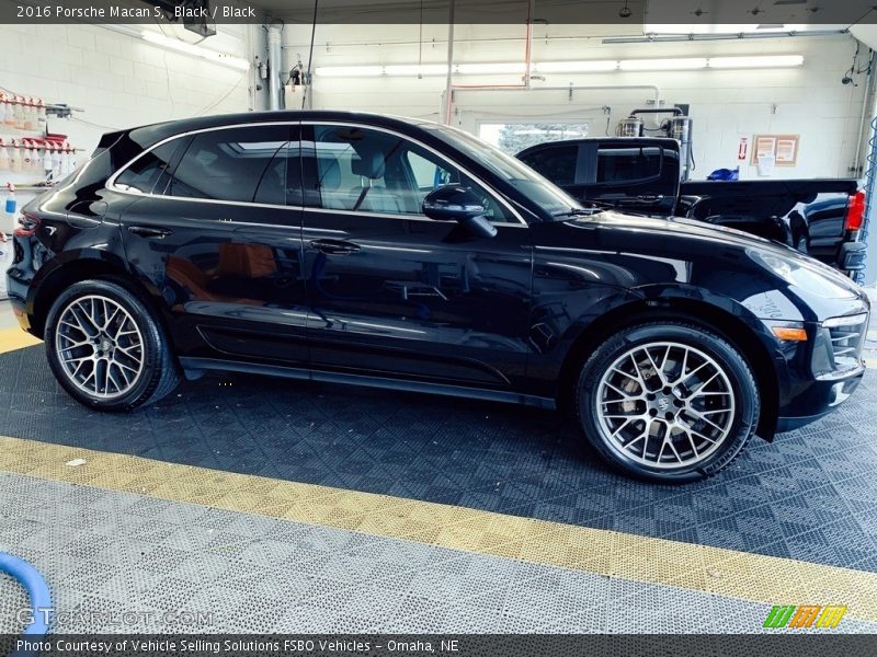 Black / Black 2016 Porsche Macan S