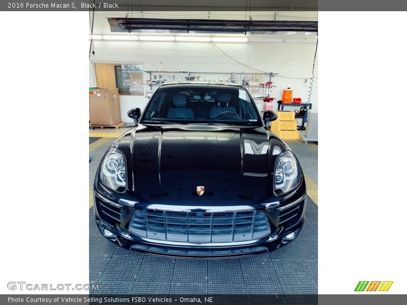 Black / Black 2016 Porsche Macan S