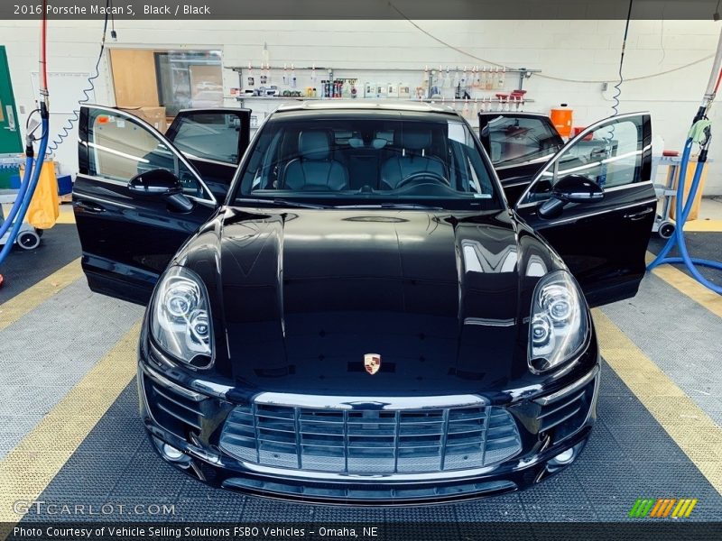 Black / Black 2016 Porsche Macan S