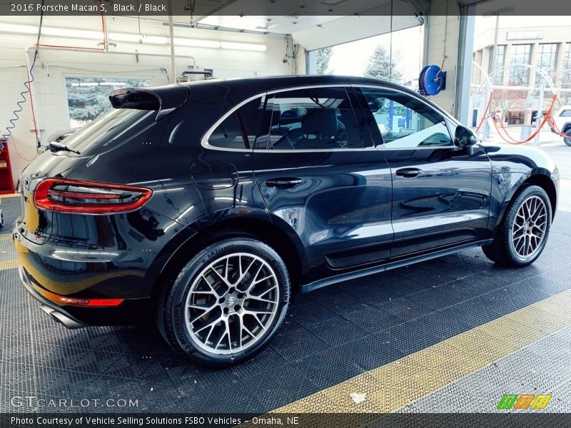 Black / Black 2016 Porsche Macan S