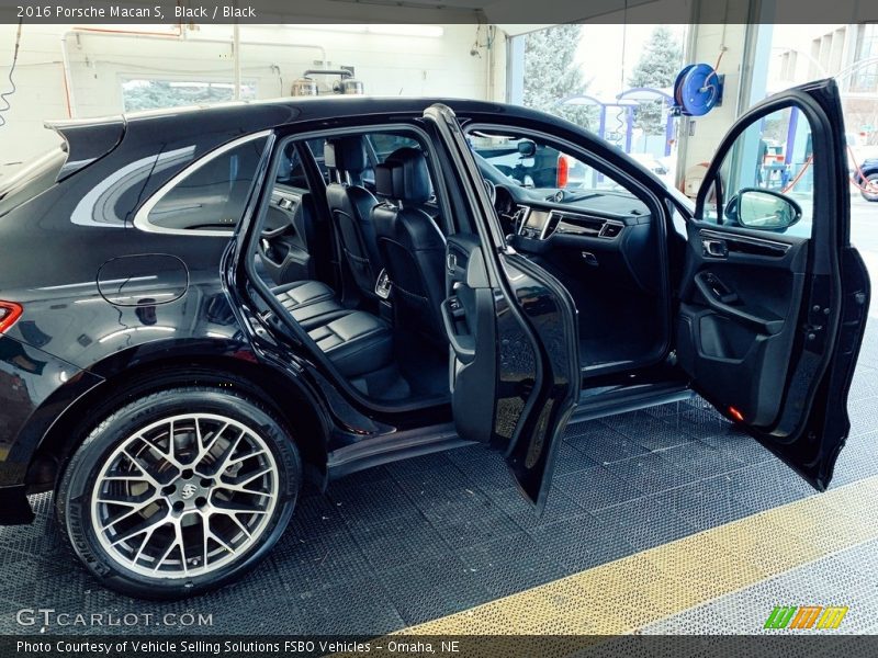 Black / Black 2016 Porsche Macan S