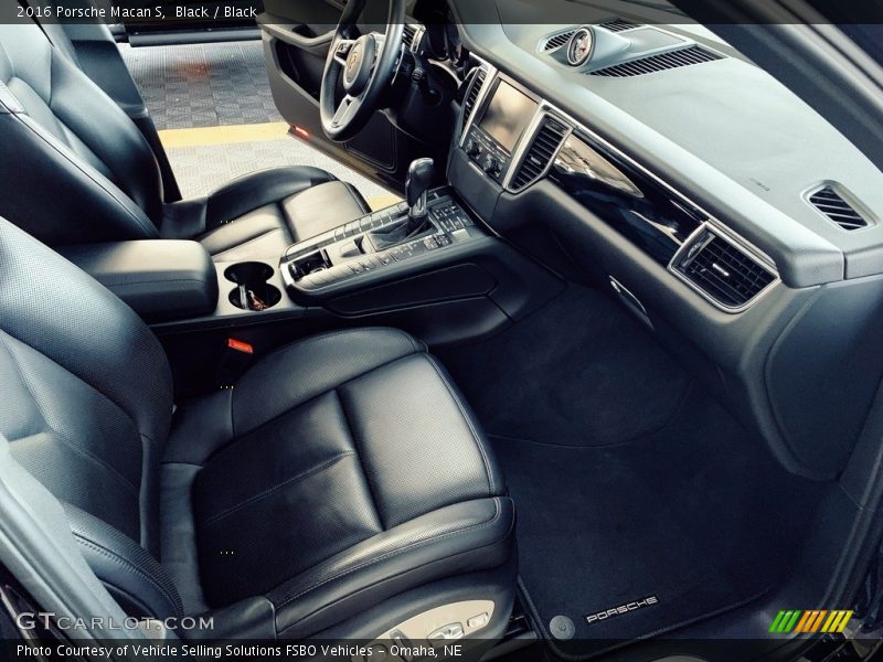 Black / Black 2016 Porsche Macan S