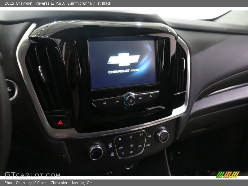 Summit White / Jet Black 2019 Chevrolet Traverse LS AWD