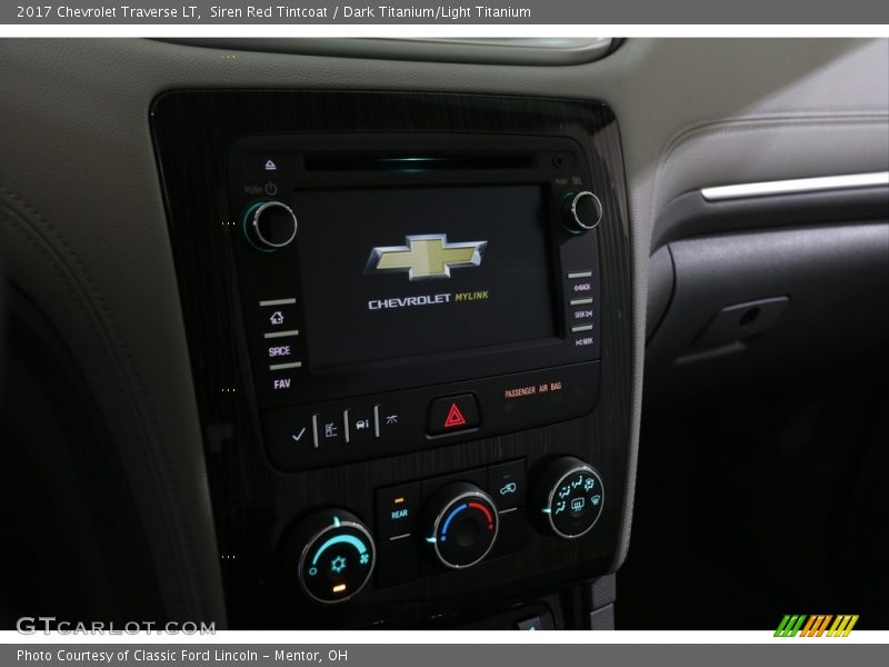 Siren Red Tintcoat / Dark Titanium/Light Titanium 2017 Chevrolet Traverse LT