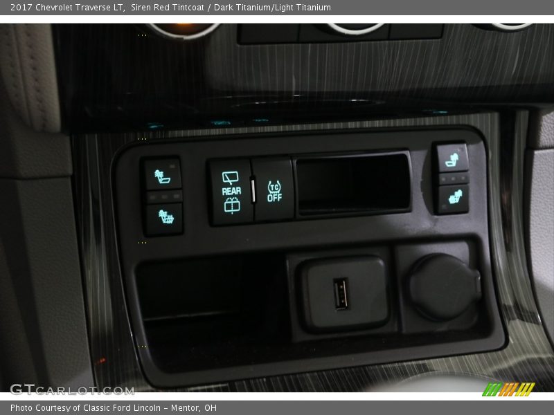 Siren Red Tintcoat / Dark Titanium/Light Titanium 2017 Chevrolet Traverse LT