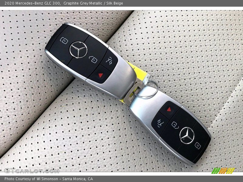 Graphite Grey Metallic / Silk Beige 2020 Mercedes-Benz GLC 300