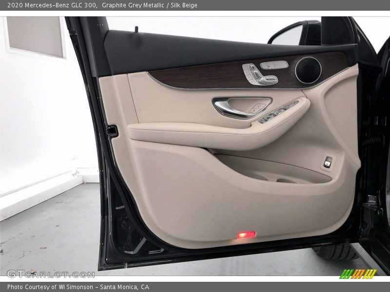 Graphite Grey Metallic / Silk Beige 2020 Mercedes-Benz GLC 300