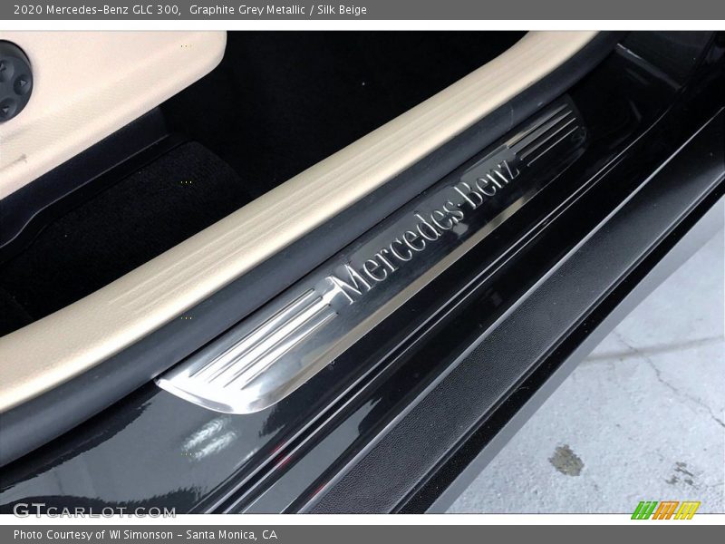 Graphite Grey Metallic / Silk Beige 2020 Mercedes-Benz GLC 300