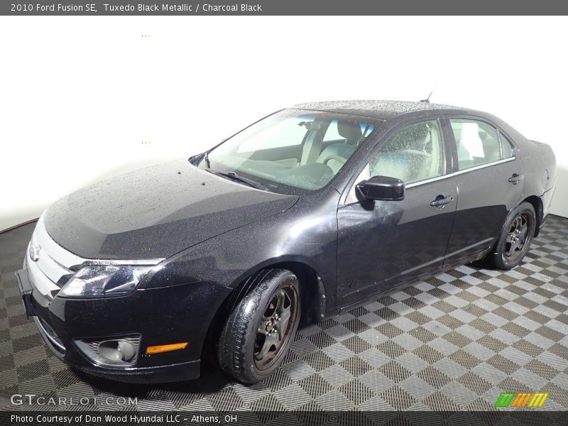 Tuxedo Black Metallic / Charcoal Black 2010 Ford Fusion SE