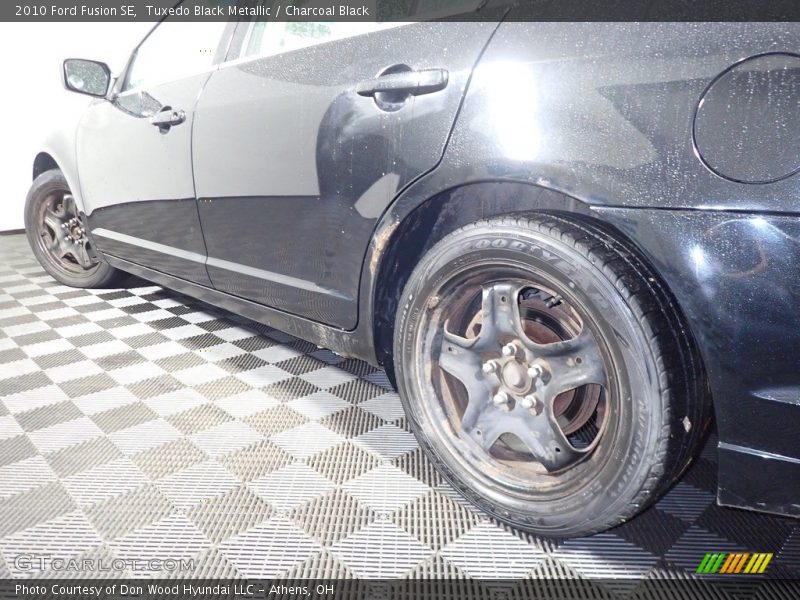 Tuxedo Black Metallic / Charcoal Black 2010 Ford Fusion SE