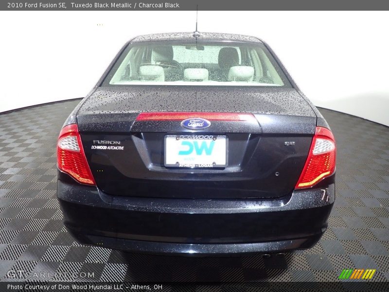 Tuxedo Black Metallic / Charcoal Black 2010 Ford Fusion SE