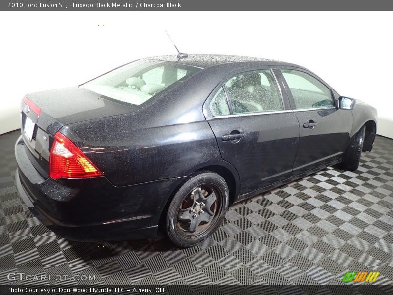 Tuxedo Black Metallic / Charcoal Black 2010 Ford Fusion SE