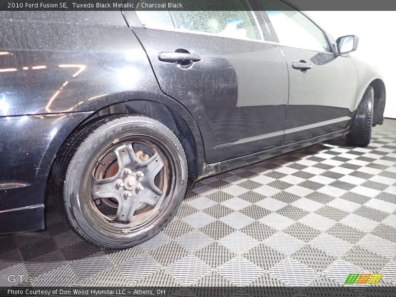 Tuxedo Black Metallic / Charcoal Black 2010 Ford Fusion SE