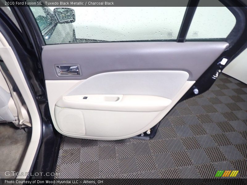 Tuxedo Black Metallic / Charcoal Black 2010 Ford Fusion SE