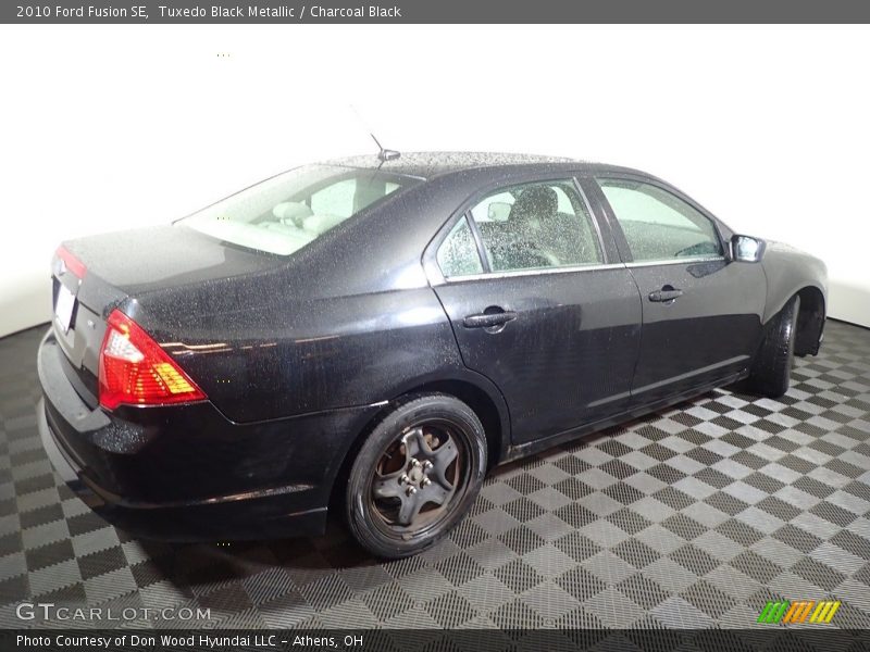 Tuxedo Black Metallic / Charcoal Black 2010 Ford Fusion SE