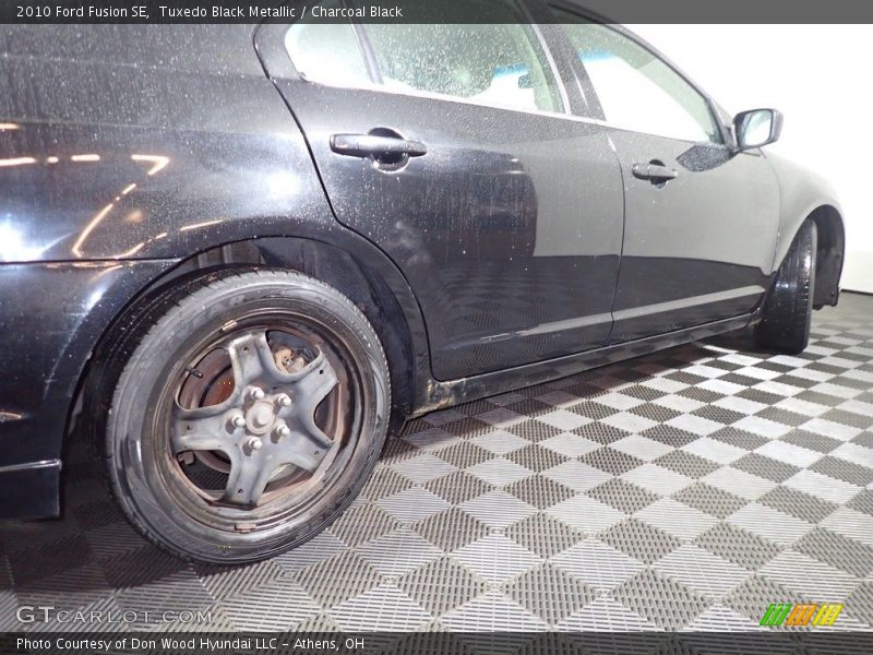 Tuxedo Black Metallic / Charcoal Black 2010 Ford Fusion SE