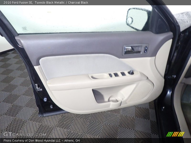 Tuxedo Black Metallic / Charcoal Black 2010 Ford Fusion SE