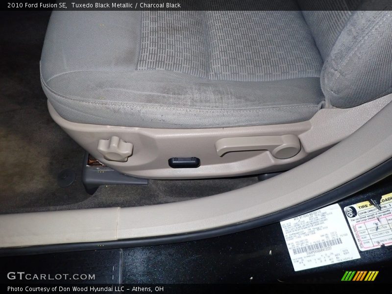 Tuxedo Black Metallic / Charcoal Black 2010 Ford Fusion SE