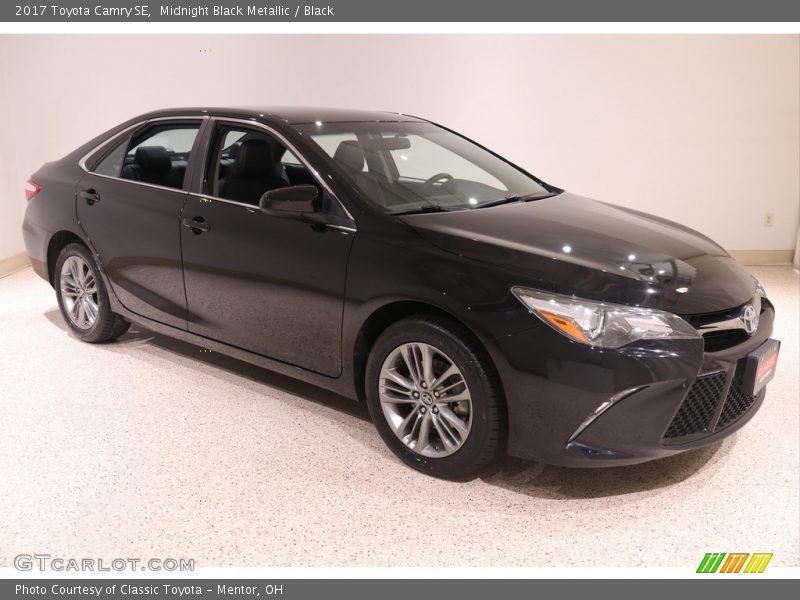 Midnight Black Metallic / Black 2017 Toyota Camry SE