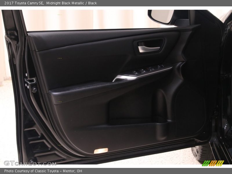 Midnight Black Metallic / Black 2017 Toyota Camry SE