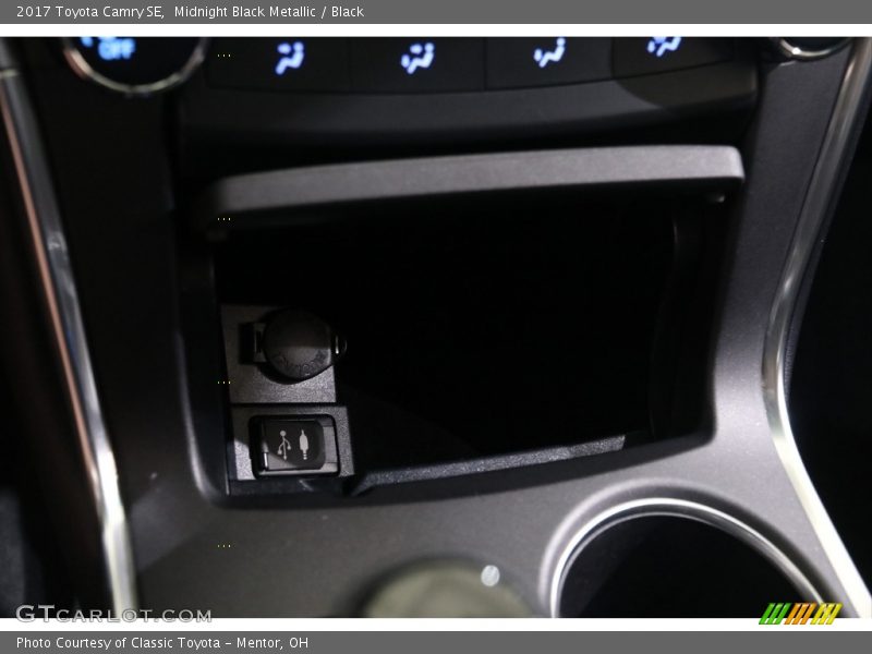 Midnight Black Metallic / Black 2017 Toyota Camry SE
