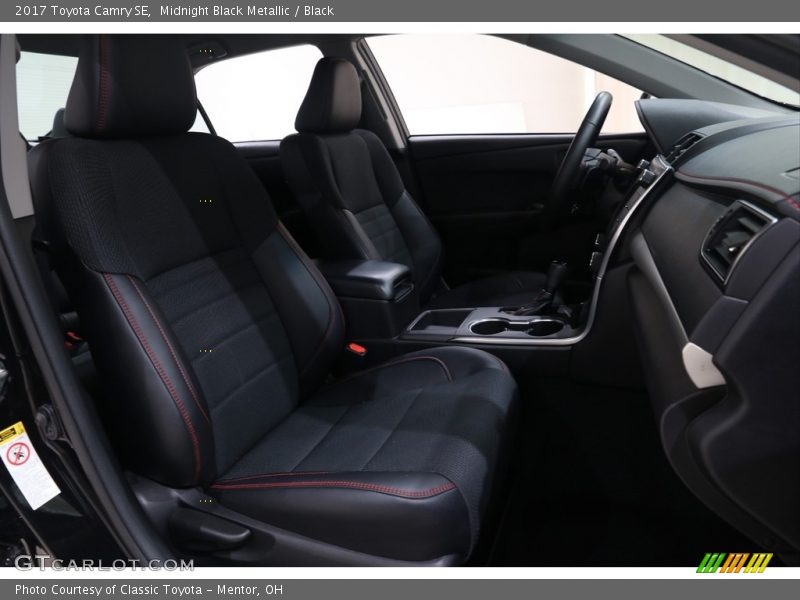 Midnight Black Metallic / Black 2017 Toyota Camry SE