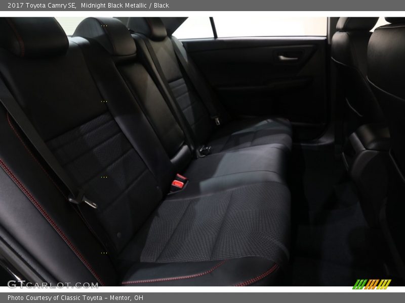 Midnight Black Metallic / Black 2017 Toyota Camry SE