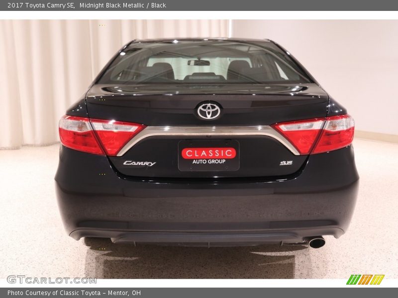 Midnight Black Metallic / Black 2017 Toyota Camry SE