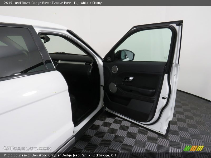 Fuji White / Ebony 2015 Land Rover Range Rover Evoque Pure