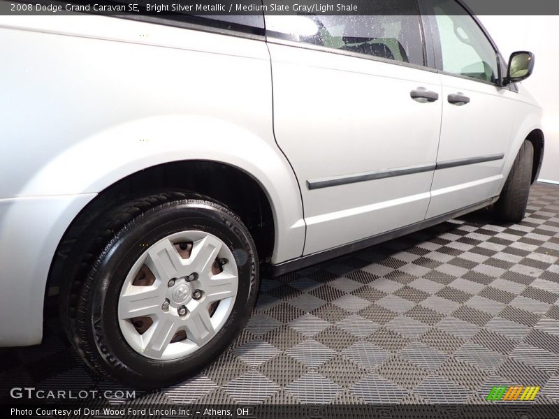 Bright Silver Metallic / Medium Slate Gray/Light Shale 2008 Dodge Grand Caravan SE