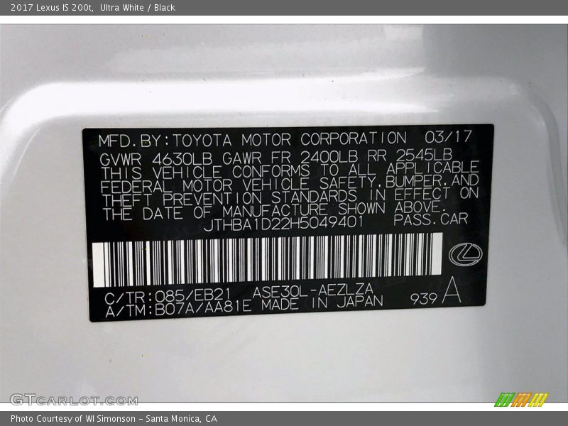 Ultra White / Black 2017 Lexus IS 200t