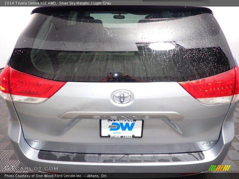 Silver Sky Metallic / Light Gray 2014 Toyota Sienna XLE AWD