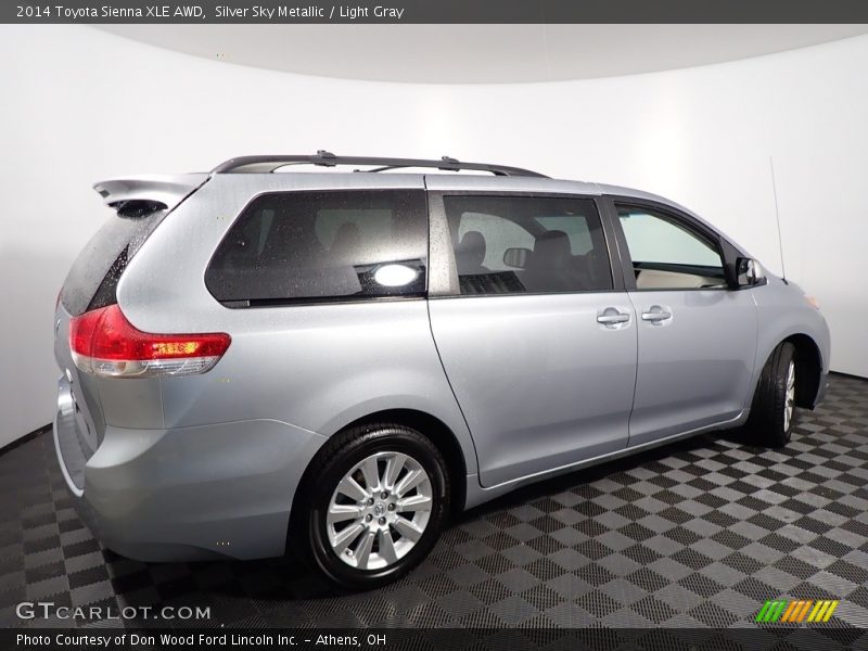 Silver Sky Metallic / Light Gray 2014 Toyota Sienna XLE AWD