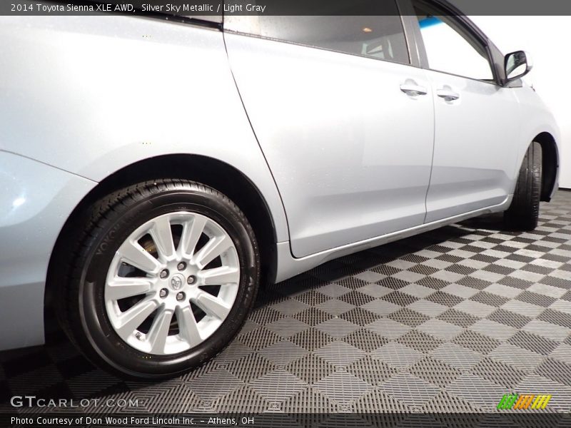Silver Sky Metallic / Light Gray 2014 Toyota Sienna XLE AWD
