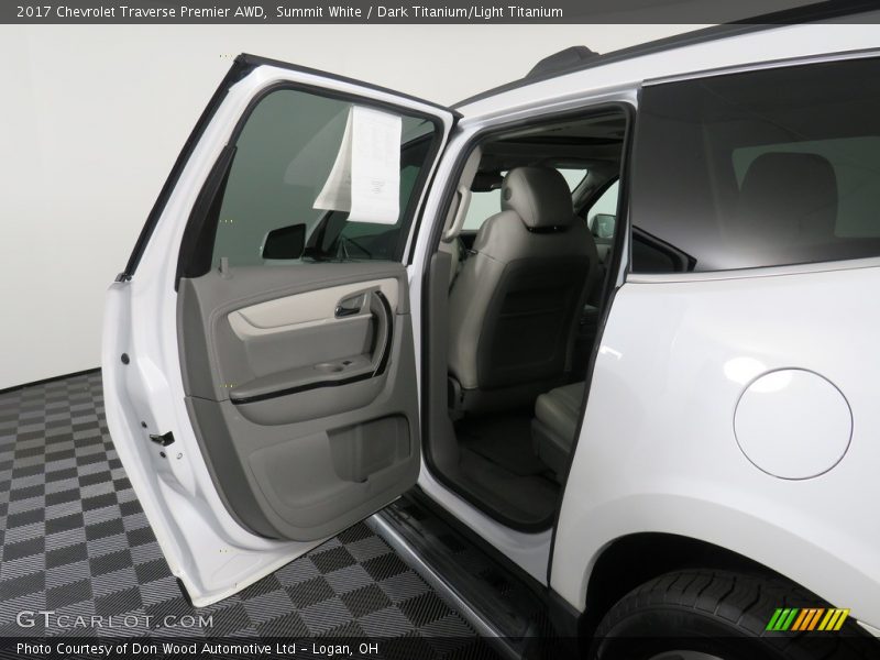 Summit White / Dark Titanium/Light Titanium 2017 Chevrolet Traverse Premier AWD